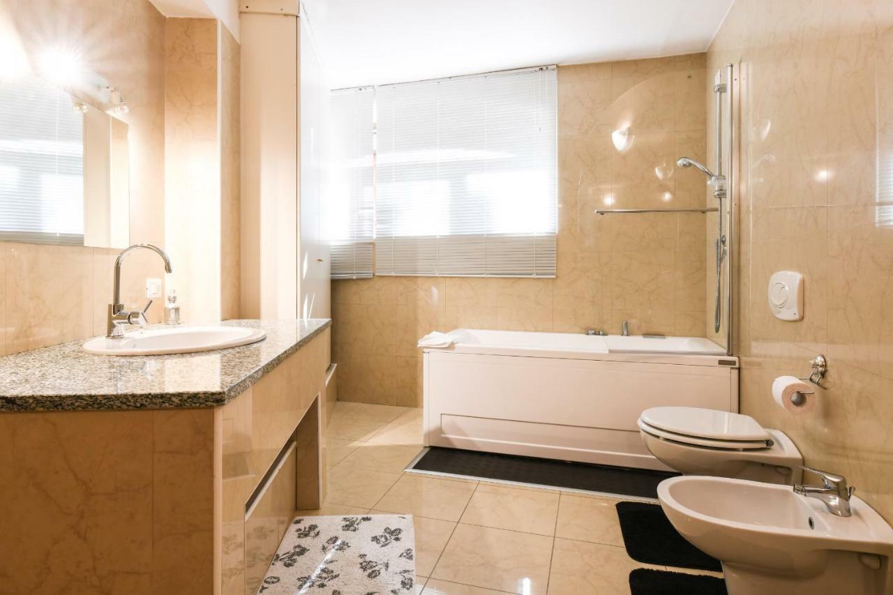 Desenzano Beach Apartment Desenzano del Garda Zewnętrze zdjęcie